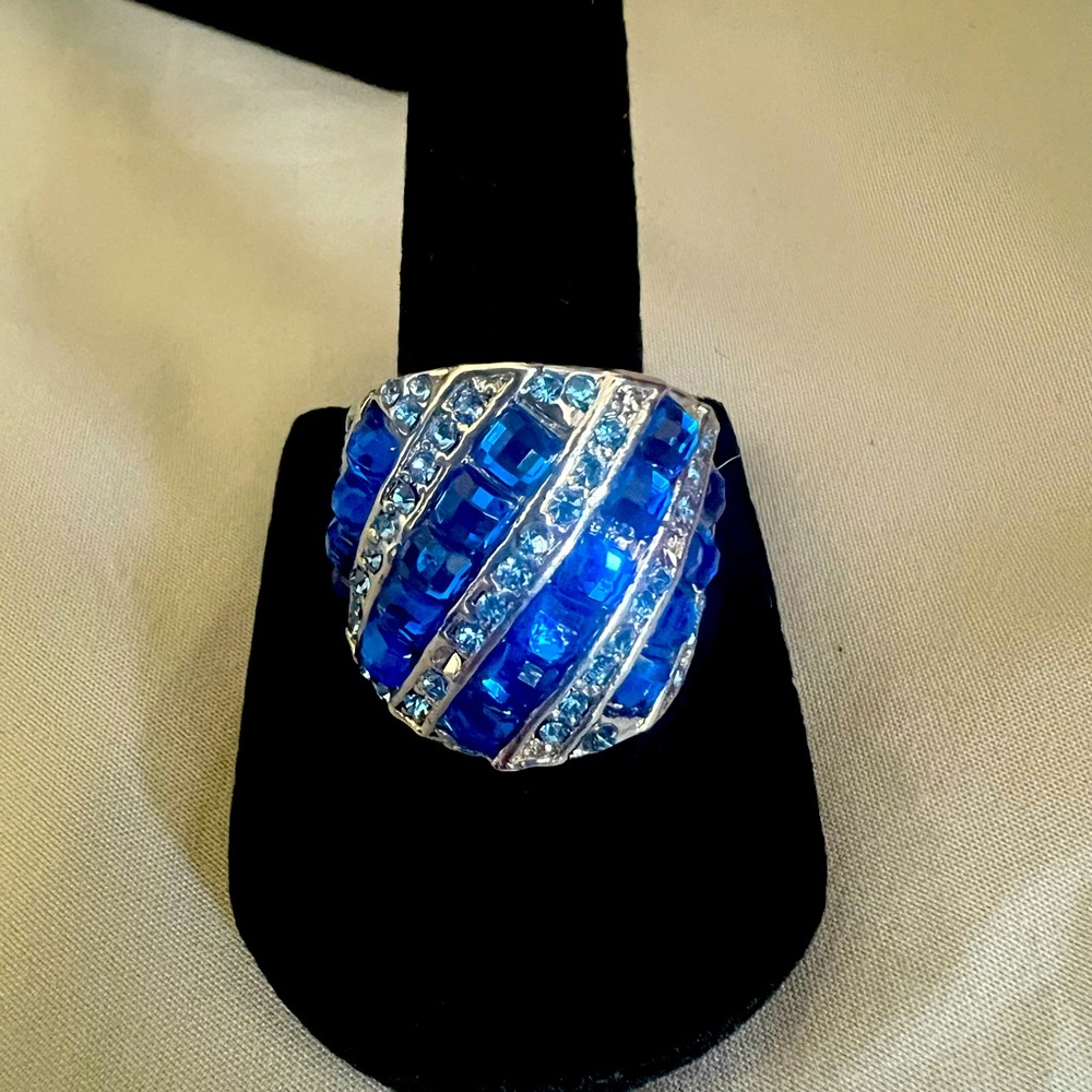 New Unique Blue Silver Cubic Zirconia Stretchable Cocktail Ring